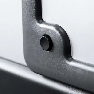 Magnetické tlačidlo pre servisnú klapku 3 - Ideálne pre panelové dodávky