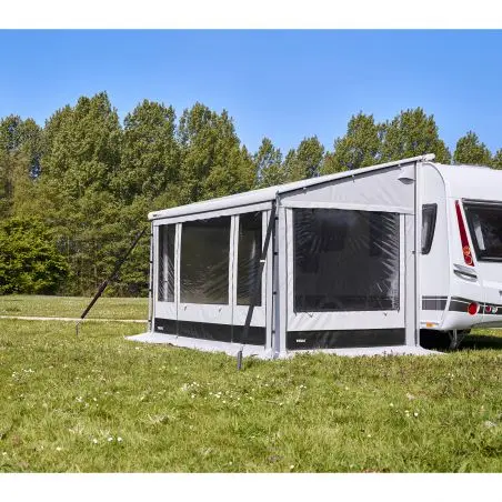 Un set de curele laterale pentru sprijinirea furtunii