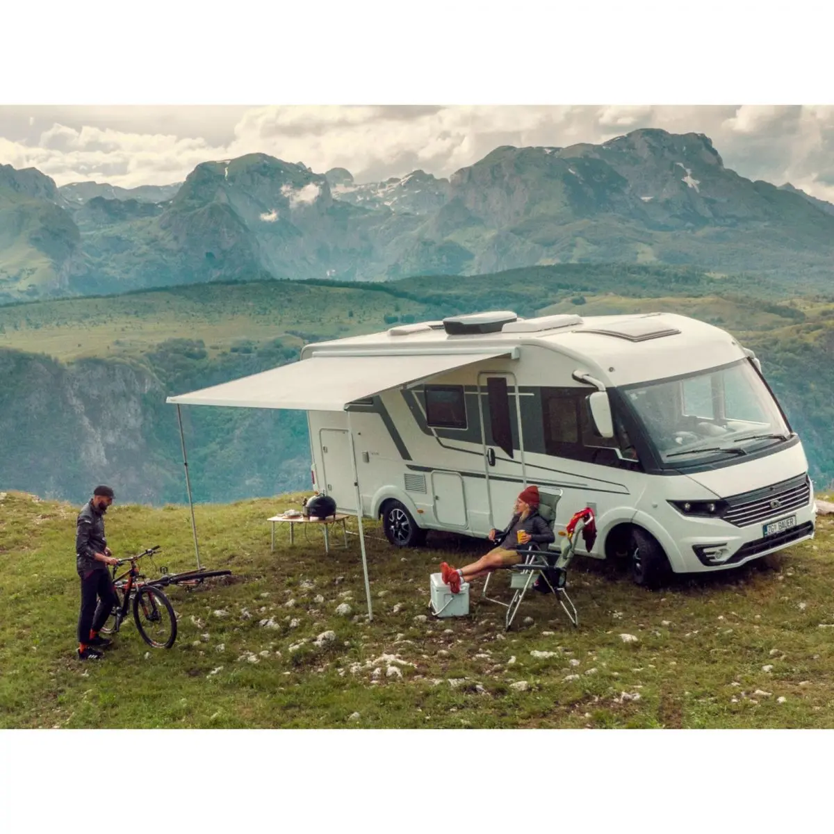 Markíza Dometic PW 1500 s motorom, 4,5 x 2,75 m, biely kryt, sivá látka