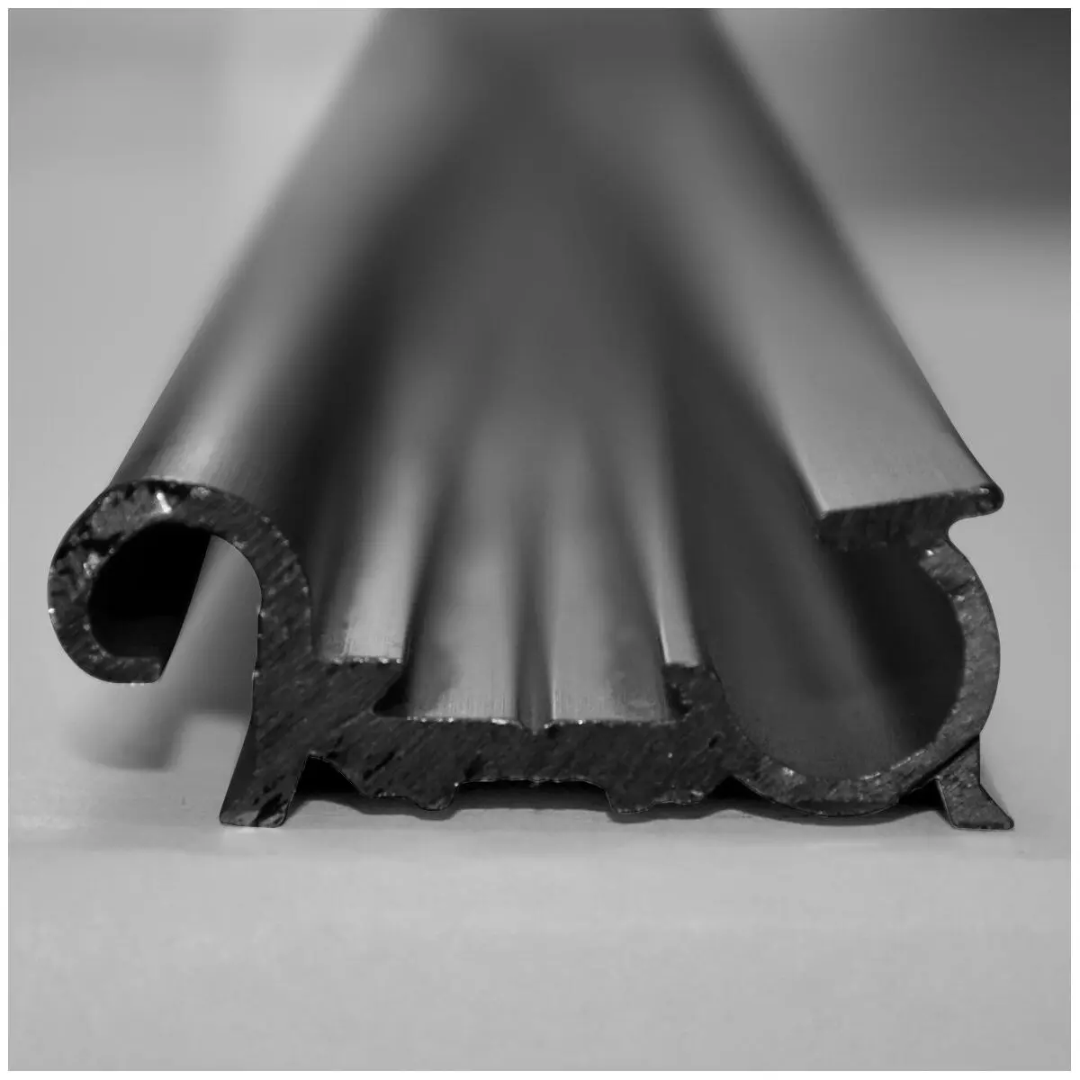 Ablakfüggesztő sín - 25 mm, fekete