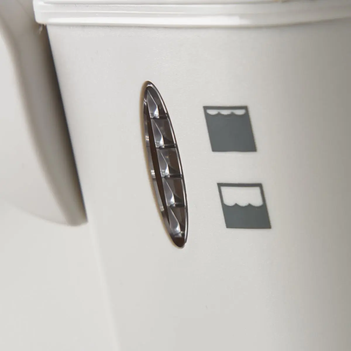 Toaletă portabilă seria 970 - rezervor de apă uzată de 9,8 litri