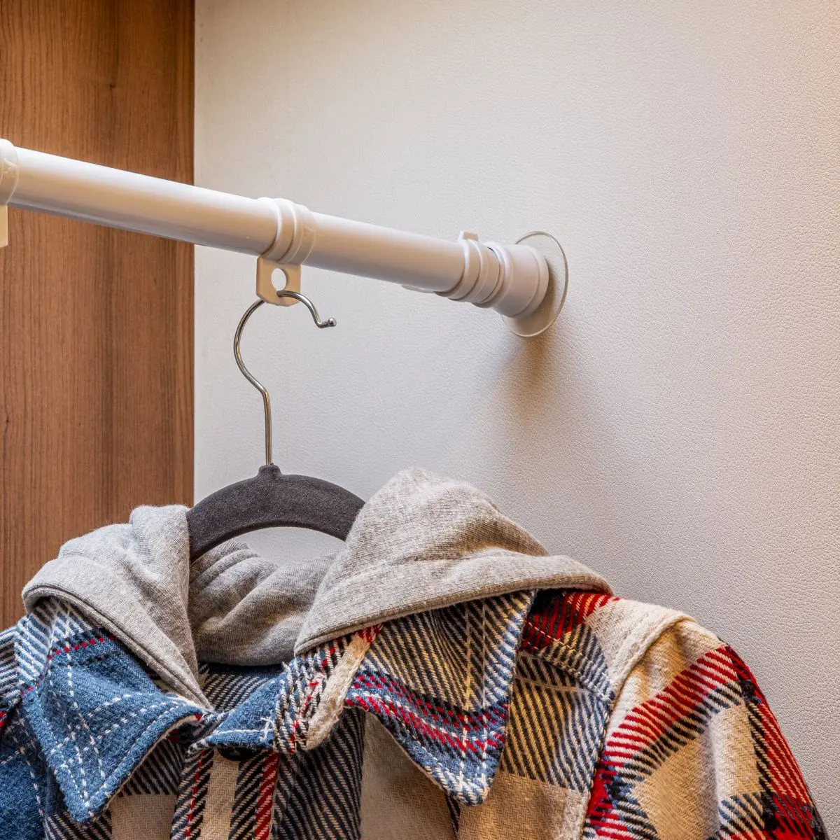 Teleszkópos ruhaszár tapadókorongokkal - 25/22, 80-130 cm