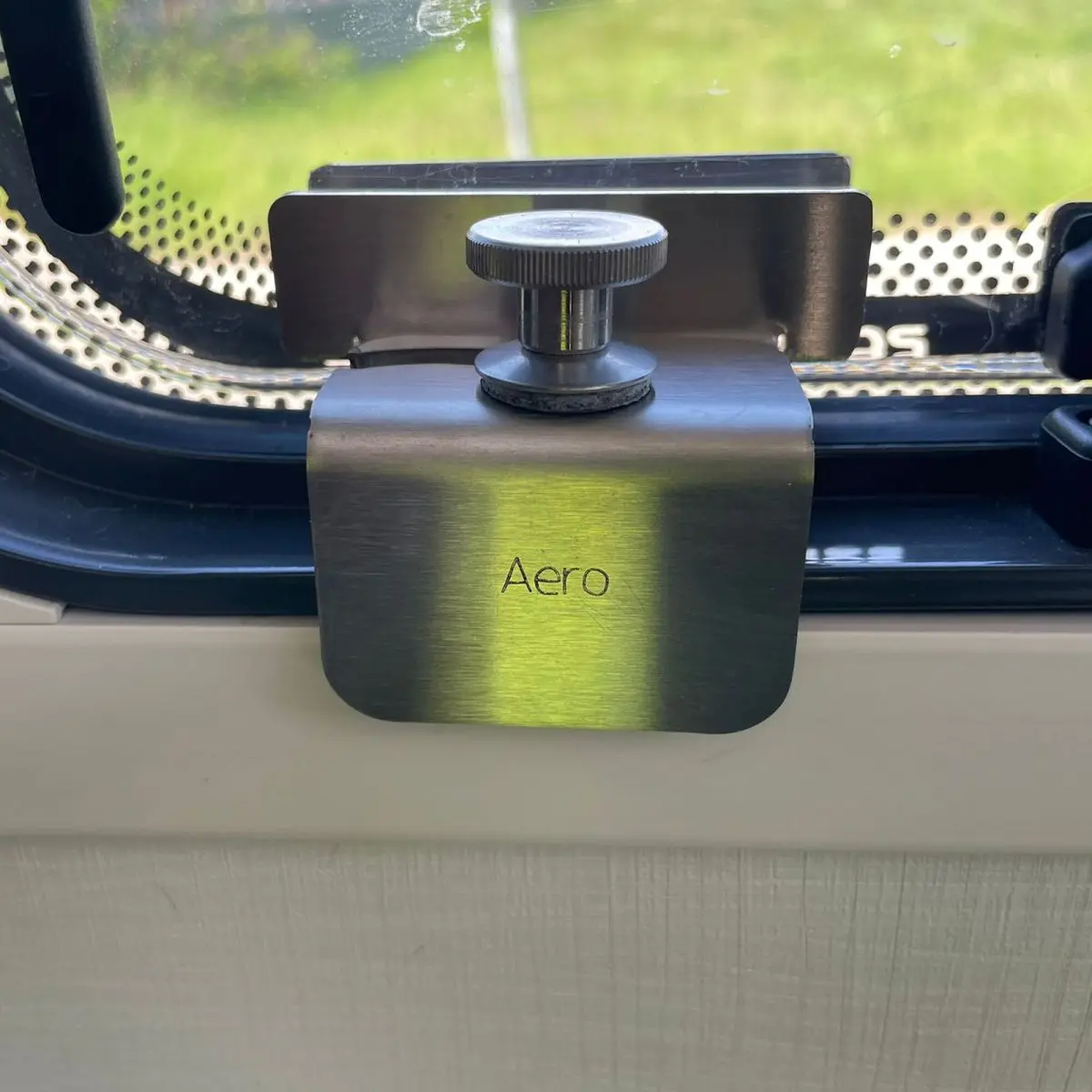 Einbruchschutz fr Wohnmobil- und Wohnwagenfenster - Profil small Polyvision Aero Rahmen