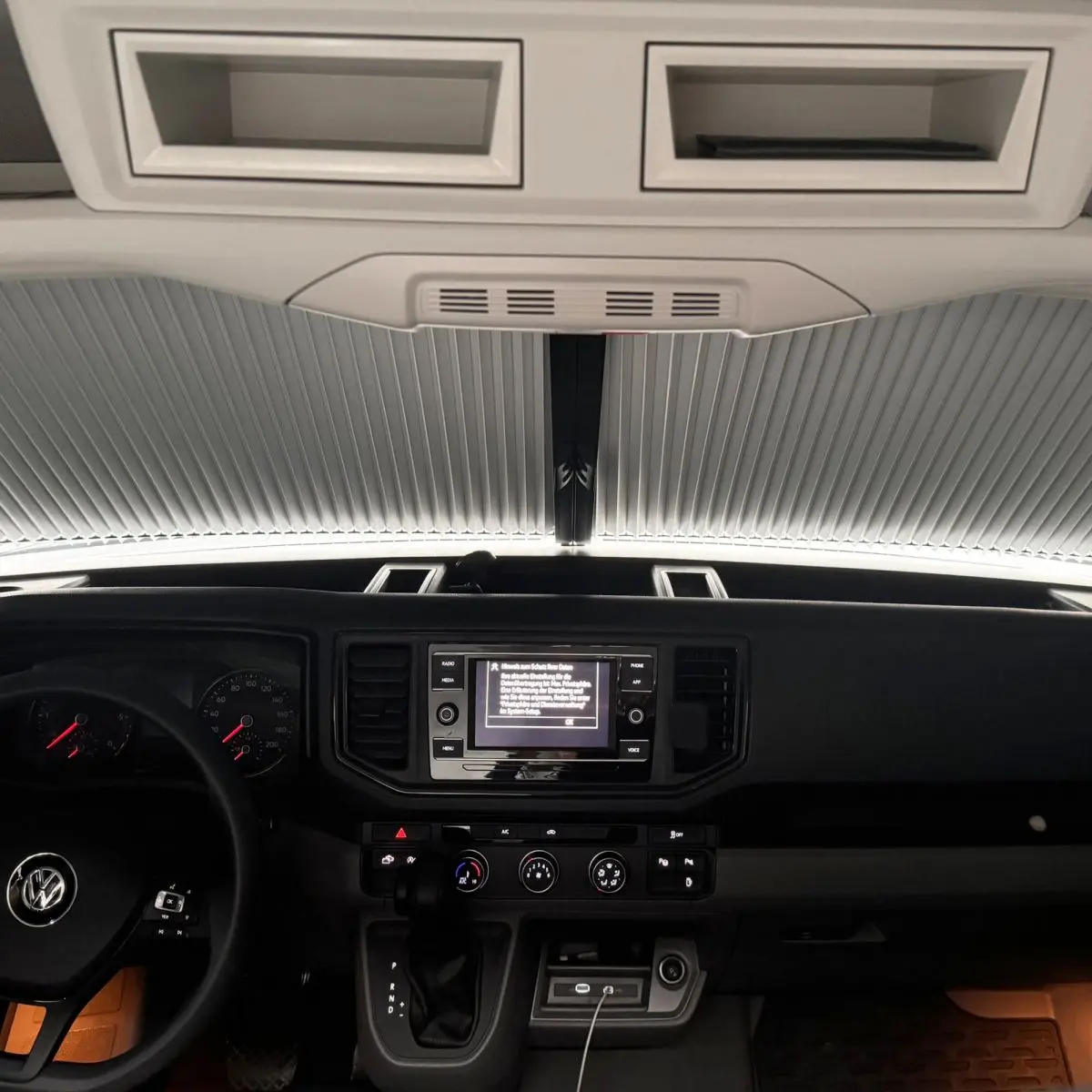 Frontscheibenverdunkelung REMIfront fr MAN TGE und VW Crafter ab Bj. 07/2024 - ohne Ablagefach oben, vertikales System